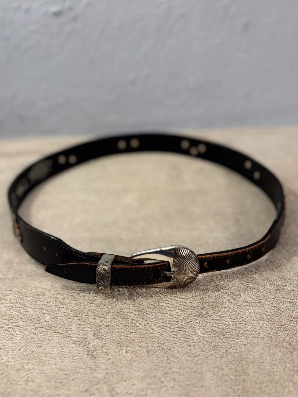 Black Leather Western-Inspired Women's Belt with Metal Accents SZ 32 Vintage